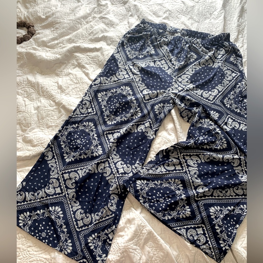 Super wide leg blue and white pants!! 3X Never been worn